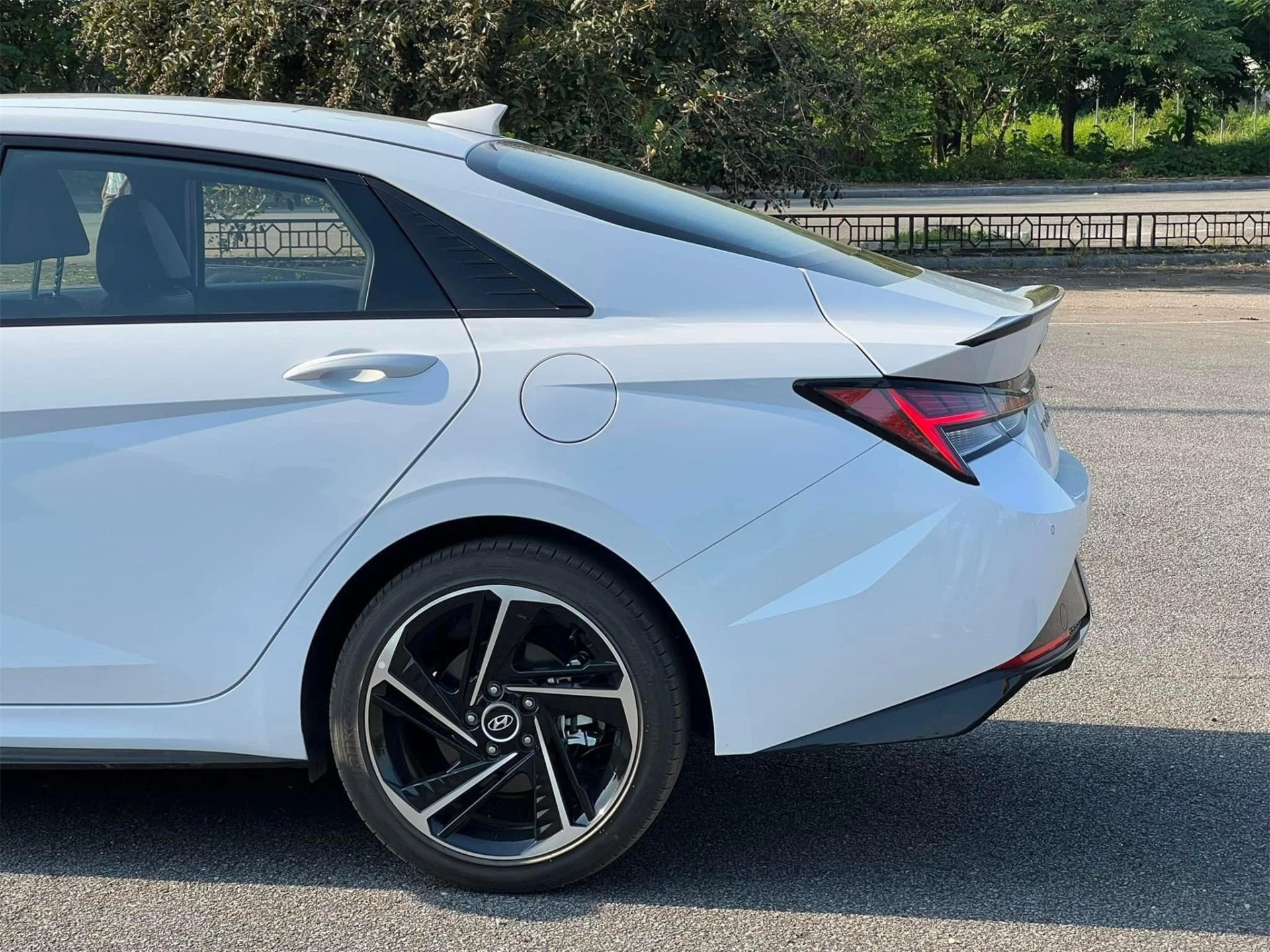 Giá 799 triệu đồng, Hyundai Elantra 2023 vừa ra mắt có gì đấu Mazda 3, Civic? 202721