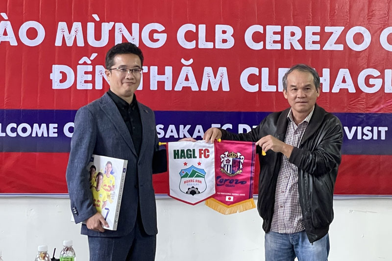 NÓNG: Bầu Đức sắp đưa cầu thủ HAGL tiếp bước Quang Hải?