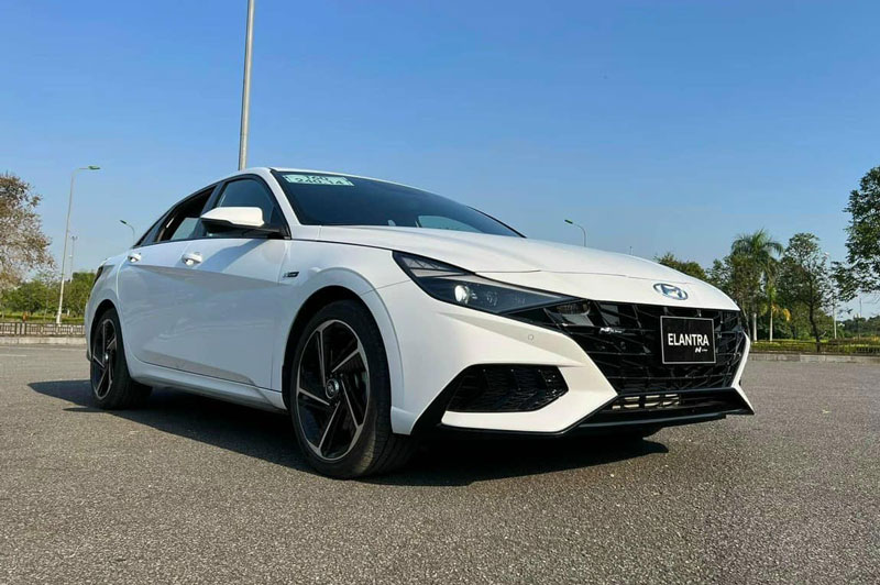 Giá 799 triệu đồng, Hyundai Elantra N-Line 2023 vừa ra mắt có gì đấu Mazda 3, Honda Civic?