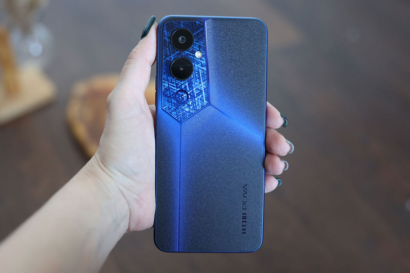 Smartphone RAM 8 GB, pin 6.000 mAh, sạc 45W, giá hơn 6 triệu đồng