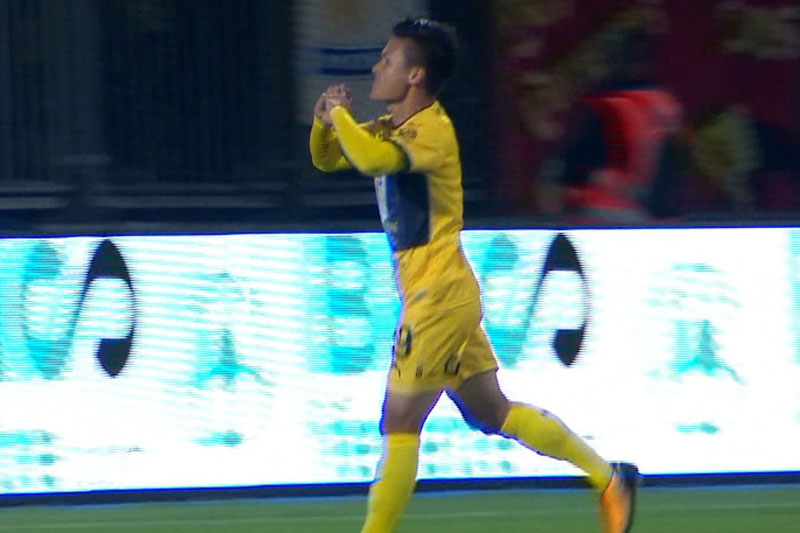 Đối thủ Pau FC tiết lộ bí mật, cho thủ môn thông tin về Quang Hải