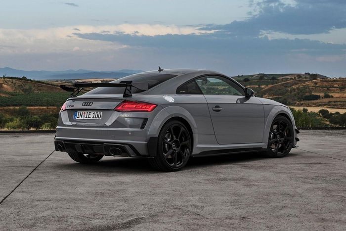 Cận cảnh Audi TT RS phiên bản giới hạn 100 chiếc trên toàn thế giới, giá gần 100.000 USD