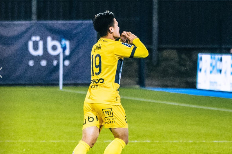 Quang Hải ghi bàn, HLV Pau FC nói luôn khả năng 'nhả' về AFF Cup