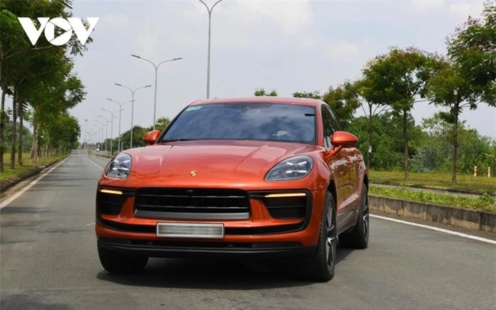 Tại Việt Nam, Vừa qua, Porsche Macan thế hệ mới được bán ra với 3 phiên bản gồm Macan tiêu chuẩn, Macan S và Macan GTS. Giá bán của mẫu SUV thể thao cho 3 phiên bản khởi điểm từ 2,992 tỷ đồng cho Macan tiêu chuẩn, 3,817 tỷ đồng cho Macan S và 4,708 tỷ đồng cho Macan GTS.