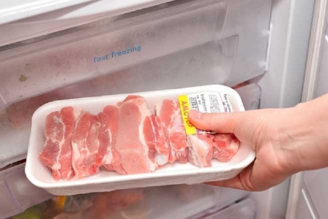 Thói quen nhiều người mắc khi bảo quản thực phẩm trong tủ lạnh chẳng khác nào tự "rước" ung thư về cho gia đình