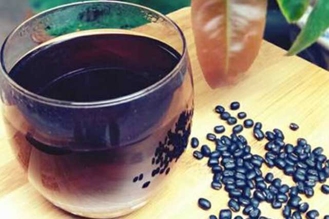 Đậu đen đun lên uống đúng cách này lão hóa bị đẩy lùi 20 năm, da lúc nào cũng trắng sáng mịn hồng hào