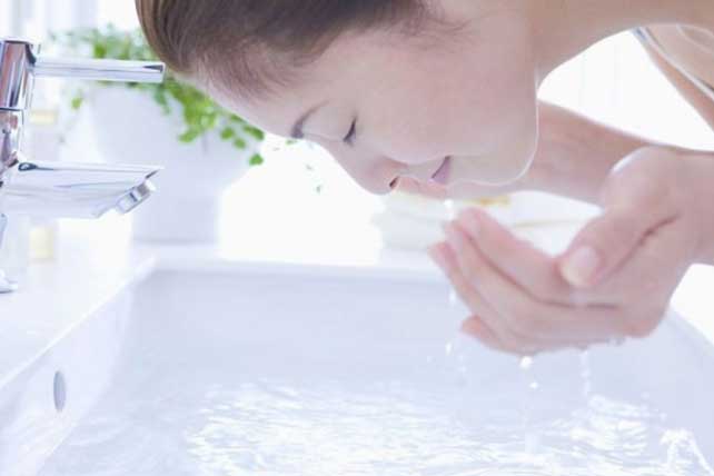 Sáng dậy thấy da mặt khô căng, ngứa rát thì hãy làm điều này chắc chắn da trắng mịn, hồng hào như đi spa