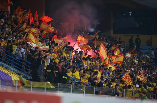 Đang đua vô địch, CLB Hà Nội bất ngờ đối diện với 'án phạt nặng'