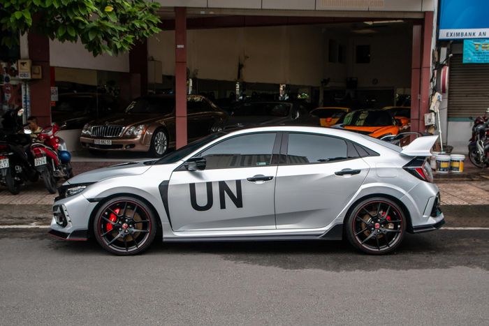 Chi tiết Honda Civic Type R độc nhất Việt Nam của ông Đặng Lê Nguyên Vũ