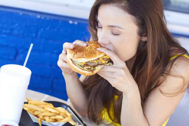 Những thói quen ăn uống gây bệnh dạ dày, nhất là điều thứ 2 nhiều người mắc