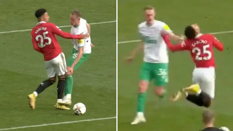 Fan Man United nổi điên vì Sancho không được thổi phạt đền
