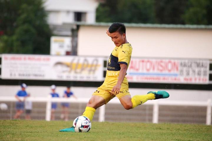 Báo Pháp khen hết lời Pau FC ngày chiến thắng, Quang Hải thêm phần bất an