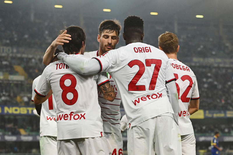 Thắng trận thứ 3 liên tiếp, Milan vào Top 3 Serie A 