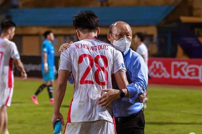 Hoàng Đức, Văn Thanh, Tiến Linh xúc động khi HLV Park Hang Seo chia tay ĐT Việt Nam