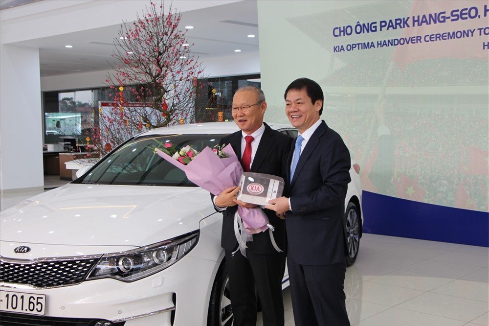 HLV Park Hang Seo được tặng bao nhiêu chiếc ô tô sau 5 năm dẫn dắt ĐT Việt Nam? 204029