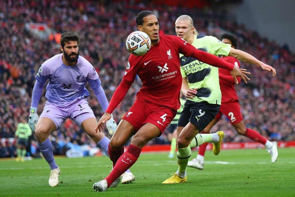 Van Dijk đập tan chỉ trích sau khi 'bỏ túi' Haaland