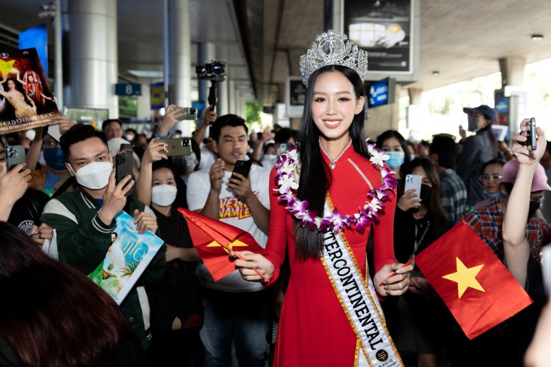 Sau hai ngày đăng quang Miss Intercontinental 2022, Hoa hậu Bảo Ngọc trở về nước