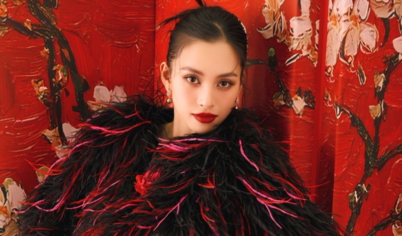 Hoa hậu Tiểu Vy khoe vẻ đẹp chuẩn "tỉ lệ vàng"