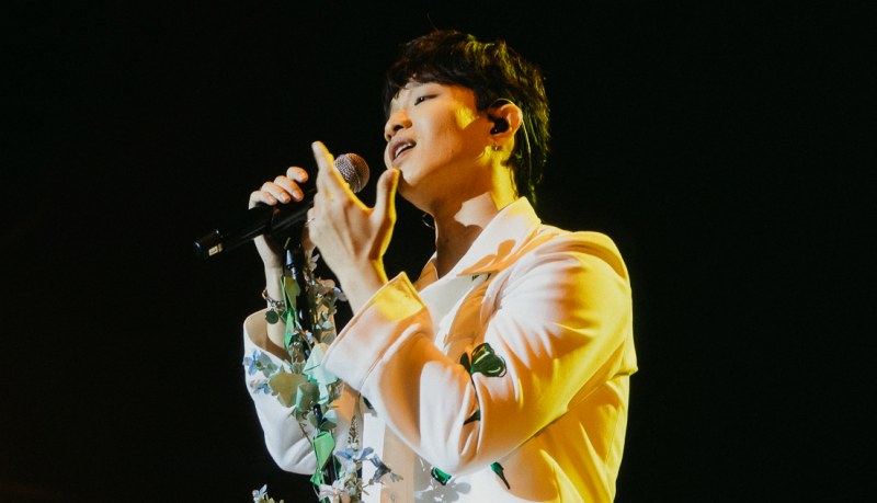 "Yên Concert" của Hoàng Dũng tại TP HCM gây ấn tượng với căn nhà thật xoay 360 độ