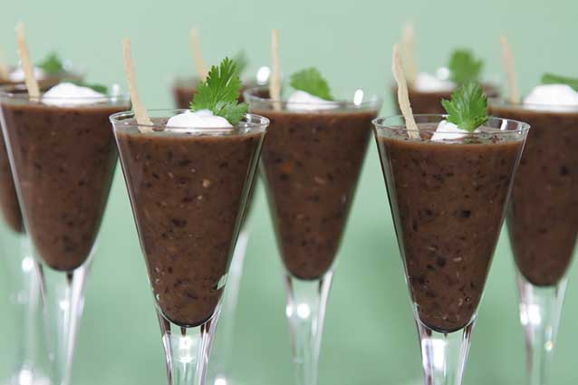 Mỡ thừa lâu năm cũng tiêu biến, giảm 7kg sau đúng 10 ngày khi uống nước đỗ đen theo kiểu này