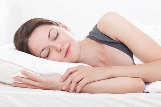 3 thứ nên cởi, 4 thứ nên làm trước khi đi ngủ giúp đẩy máu lên não, lưu thông khí huyết, ngủ ngon