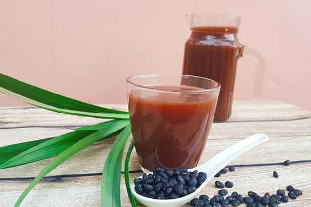 Bật mí bí quyết trẻ lâu của phụ nữ Nhật Bản nhờ uống nước đậu đen rang theo cách này mỗi ngày