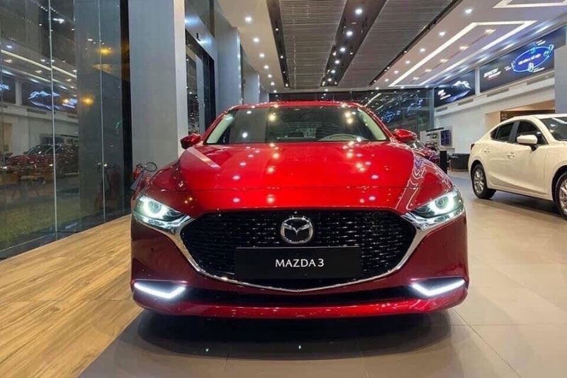 Giá xe Mazda 3 giảm “kịch sàn” trong tháng 10, rẻ ngang ngửa Toyota Vios