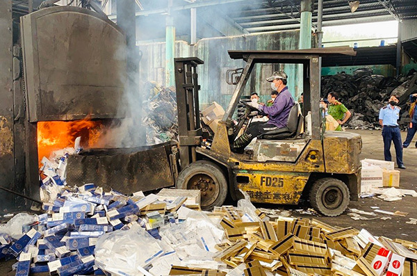 Đà Nẵng: Tiêu hủy gần 53.000 bao thuốc lá điếu nhập lậu