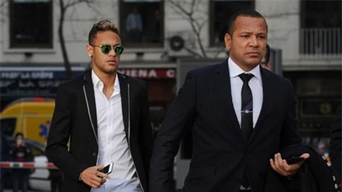Neymar đổ lỗi cho cha gian lận chuyển nhượng