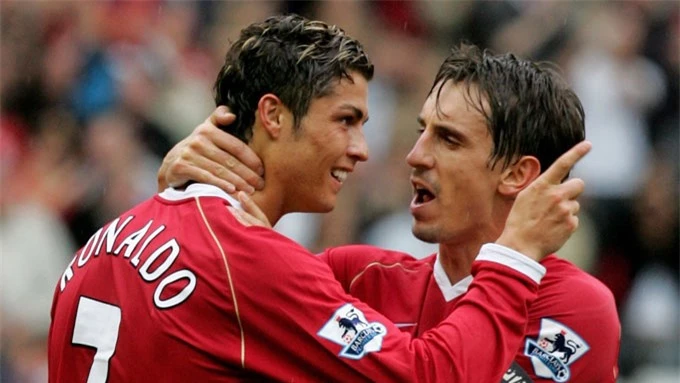 Ronaldo noi theo tấm gương của Neville