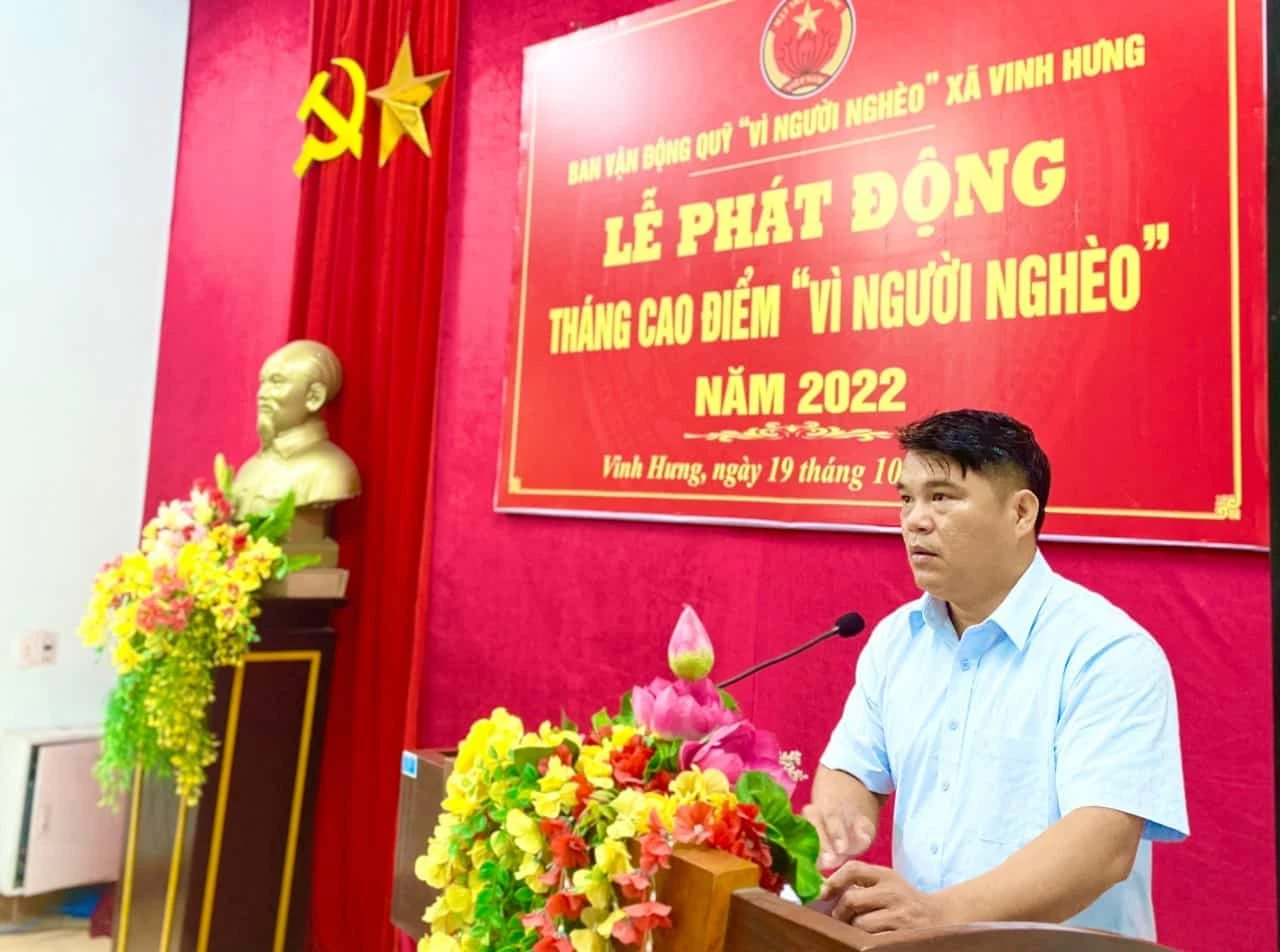 Ông Nguyễn Văn Vĩnh -Bí thư Đảng ủy xã Vinh Hưng đã phát biểuphát động Tháng cao điểm “Vì người nghèo"