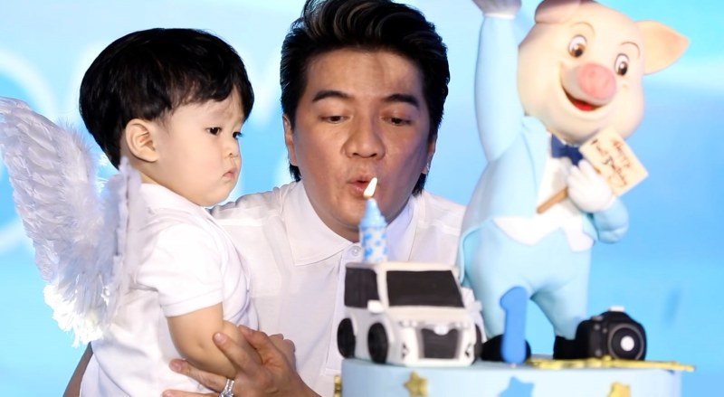 Nghiện con như Đàm Vĩnh Hưng: Đi diễn cũng mang theo đồ của con để hít hà