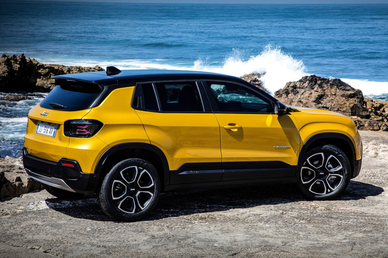 Chi tiết xe điện Jeep Avenger với phạm vi hoạt động 400 km/lần sạc