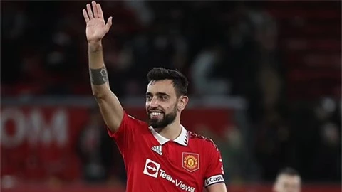 'Bruno Fernandes trông hạnh phúc hơn khi Ronaldo ngồi dự bị'