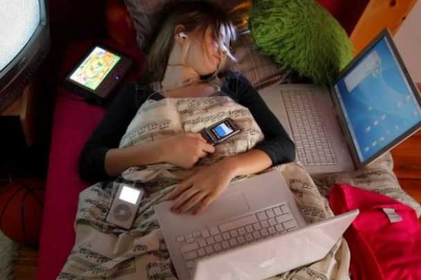 Tuyệt đối không để 3 thứ này ở đầu giường, kẻo tổn hại sức khỏe, thậm chí là mất mạng