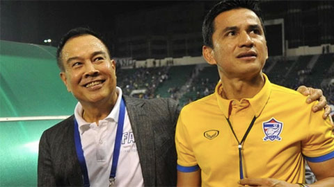 Ch&#x1EE7; t&#x1ECB;ch LBB&#x110; Th&#xE1;i Lan m&#x1EDD;i g&#x1ECD;i v&#x1EC1; ng&#x1ED3;i gh&#x1EBF; n&#xF3;ng, HLV Kiatisak l&#x1EAF;c &#x111;&#x1EA7;u