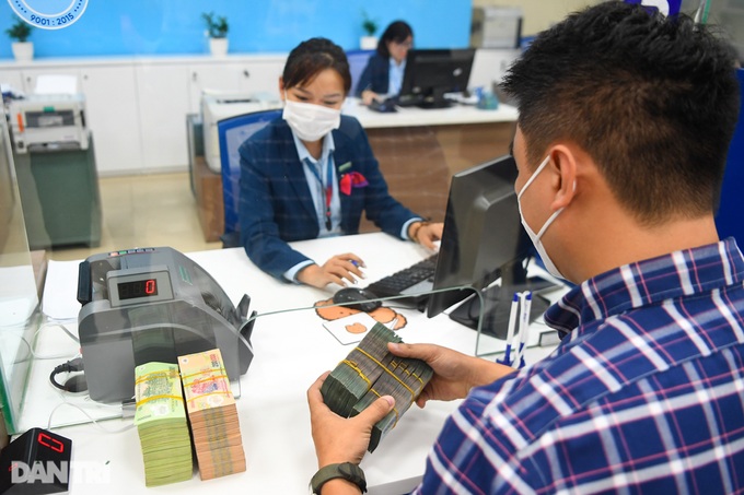 Lãi suất tiền gửi tăng vọt, chạm mốc 9,5%/năm