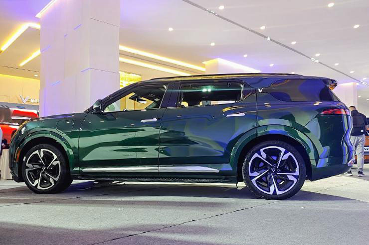 Cận cảnh VinFast VF9 vừa ra mắt tại TP Hồ Chí Minh