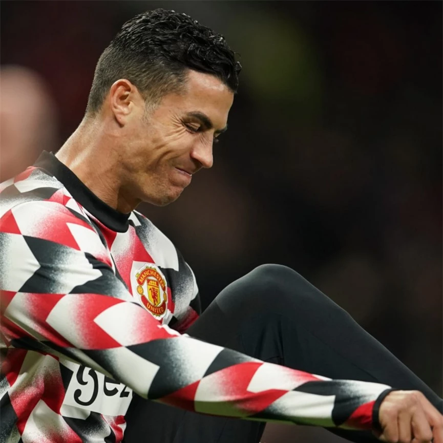 Ronaldo bị MU phạt cực nặng sau hành vi không đúng mực trận gặp Tottenham 205948