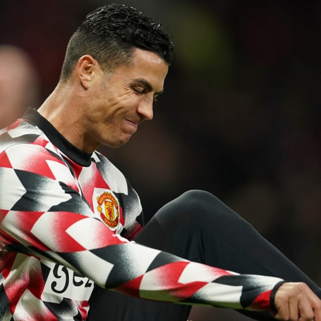 Ronaldo bị MU phạt cực nặng sau hành vi không đúng mực trận gặp Tottenham