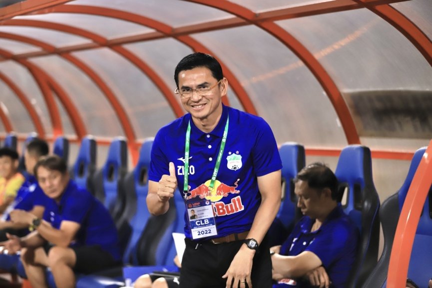 HLV Kiatisak lên tiếng về tương lai, người Thái tiếp tục 'ôm hy vọng'