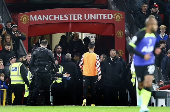 Ronaldo đã biết 'ăn năn hối cải' trước khi nhận án phạt từ Ten Hag?