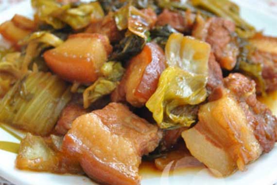 Đầu bếp nhà hàng tiết lộ: Bí quyết kho thịt ba chỉ dưa chua ngon mê ly, bao nhiêu cơm cũng hết