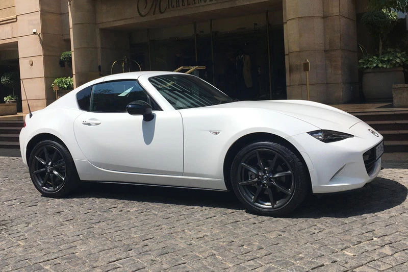 10. Mazda MX-5 (doanh số: 11.391 chiếc).