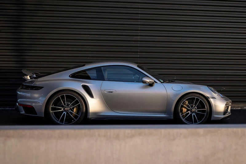5. Porsche 911 (doanh số: 18.941 chiếc).