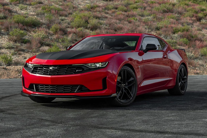 9. Chevrolet Camaro (doanh số: 12.037 chiếc).