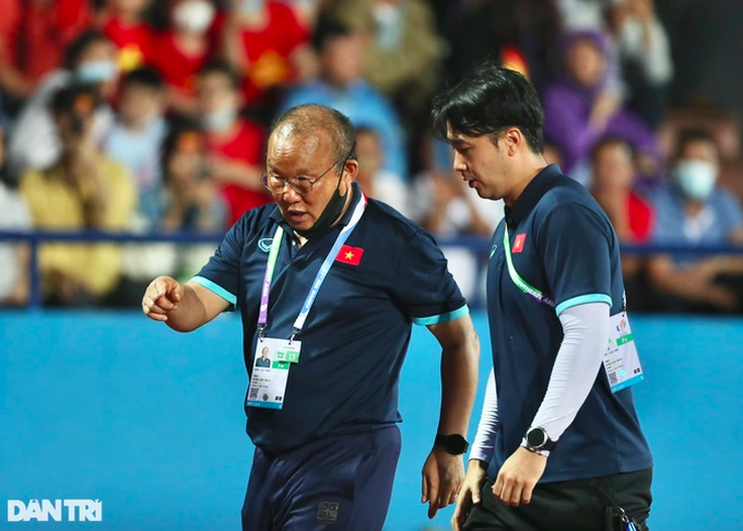 Người đại diện Lee Dong Jun tiết lộ lý do HLV Park Hang Seo rời Việt Nam