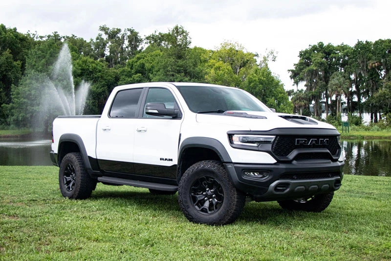 3. RAM 1500 TRX (mức tiêu hao nhiên liệu ở đường hỗn hợp: 23,5 lít/100 km).