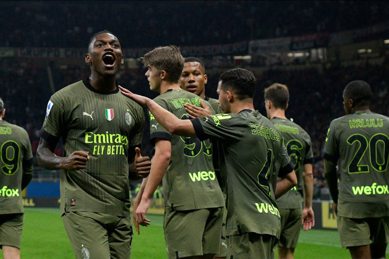 Đại thắng Monza, AC Milan áp sát ngôi đầu Serie A