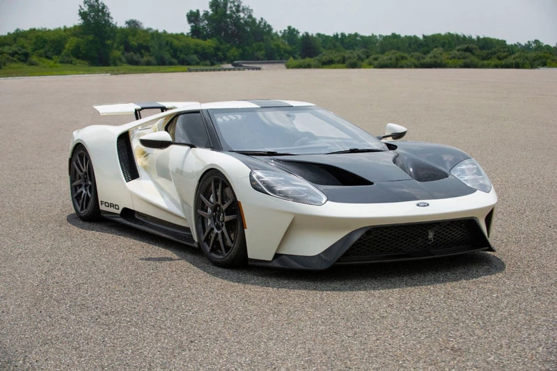 =5. Ford GT (mức tiêu hao nhiên liệu ở đường hỗn hợp: 20,2 lít/100 km).